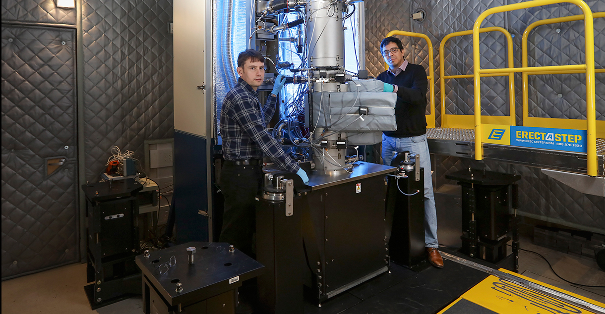 ORNL&rsquo;s electron microscpe