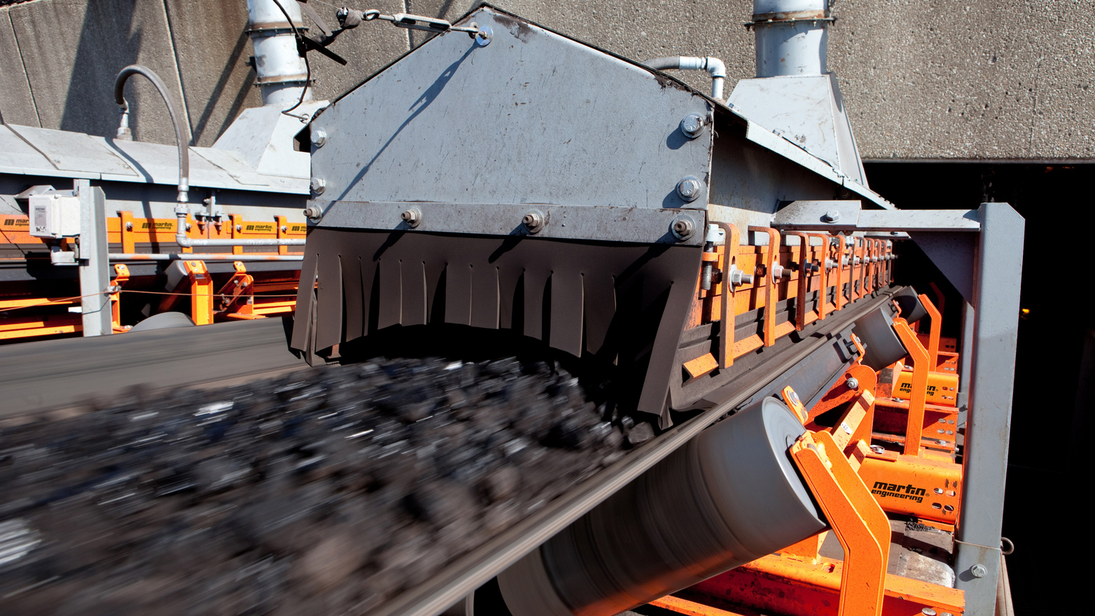 A conveyor in action