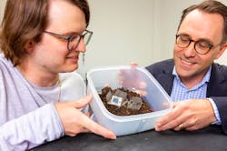Xavier Aeby and Gustav Nyström developed a biodegradable battery made from cellulose and other non-toxic components. Xavier Aeby and Gustav Nyström developed a biodegradable battery made from cellulose and other non-toxic components.