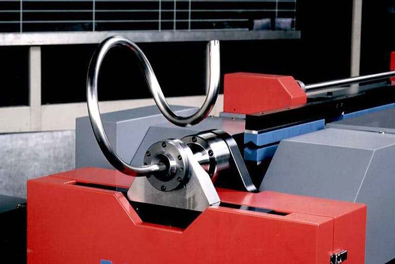 With freeform bending, the material is continuously guided through the machine using one die that is the size of the pipe or tube being bent.