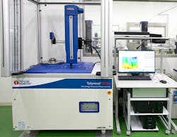 This CNC roundness measurement machine measures workpiece diameters to an accuracy of 0.015 +0.0003 μm per millimeter. This CNC roundness measurement machine measures workpiece diameters to an accuracy of 0.015 +0.0003 μm per millimeter.