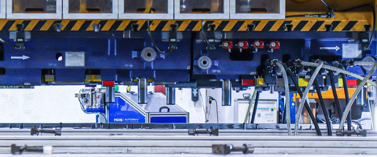 The use of a gas compression spring ensures consistent results because the press-in distance can be shortened or lengthened.