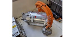 GEN 1 cars were powered by an electric motor developed by McLaren Applied Technology. It could take a car from 0 to 62 mph in 3 sec. It was powered by a 550-lb battery pack but did not have enough power to last an entire race. To compensate, each team had two cars and the driver would switch to the car with fresh batteries halfway through the race. GEN 1 cars were powered by an electric motor developed by McLaren Applied Technology. It could take a car from 0 to 62 mph in 3 sec. It was powered by a 550-lb battery pack but did not have enough power to last an entire race. To compensate, each team had two cars and the driver would switch to the car with fresh batteries halfway through the race.