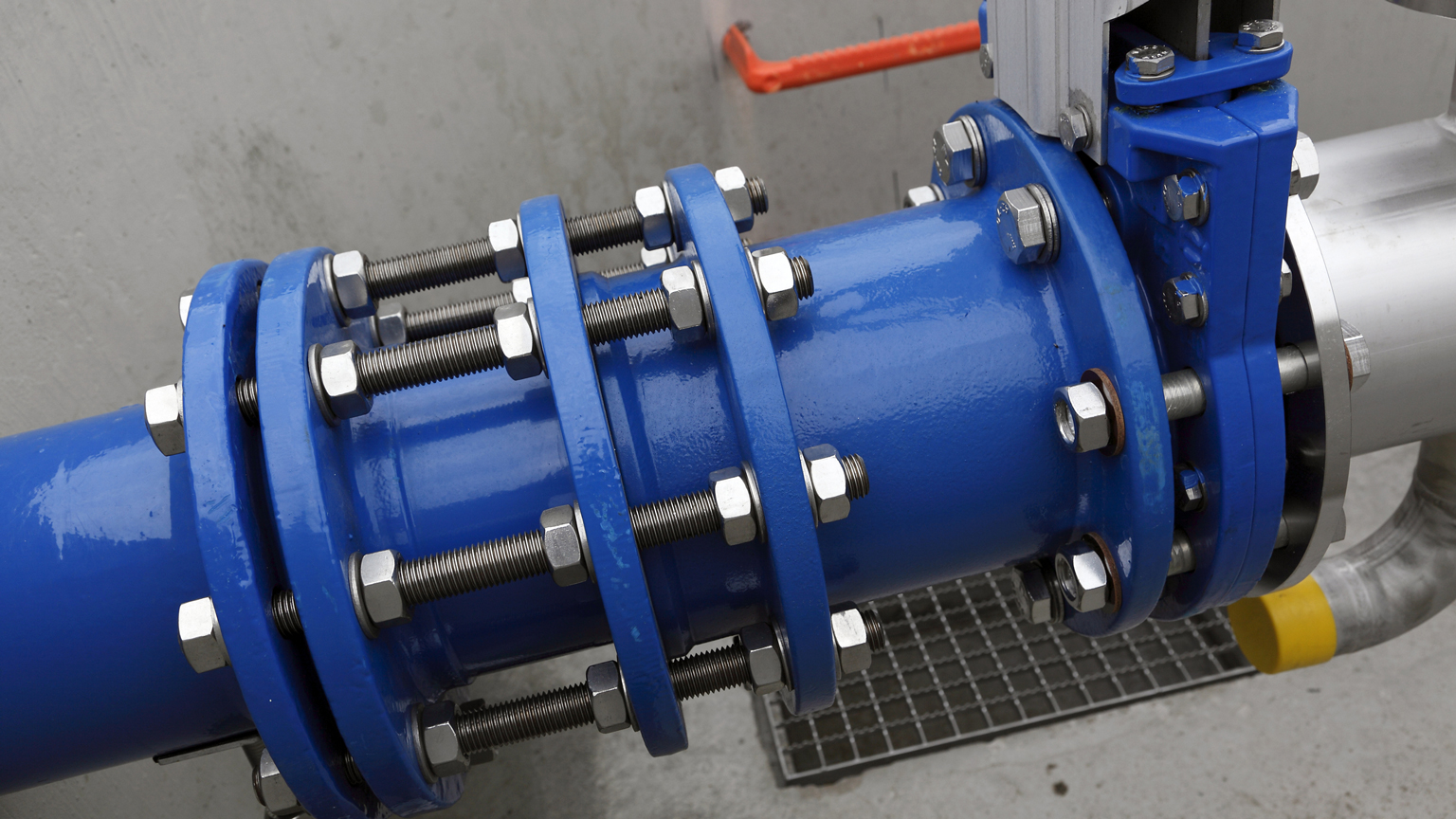 Pipeline coupling or joint