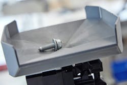 Has the right screw been picked up? Sensitive scales are used to check this. Has the right screw been picked up? Sensitive scales are used to check this.