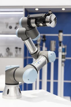 A Universal Robots UR3e with the Rotokombi solution on the end of the robot arm.