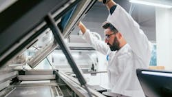 This image shows under the lid of the HP Jet Fusion 5200 Series printer, which was built specifically to enable high-volume production. This image shows under the lid of the HP Jet Fusion 5200 Series printer, which was built specifically to enable high-volume production.