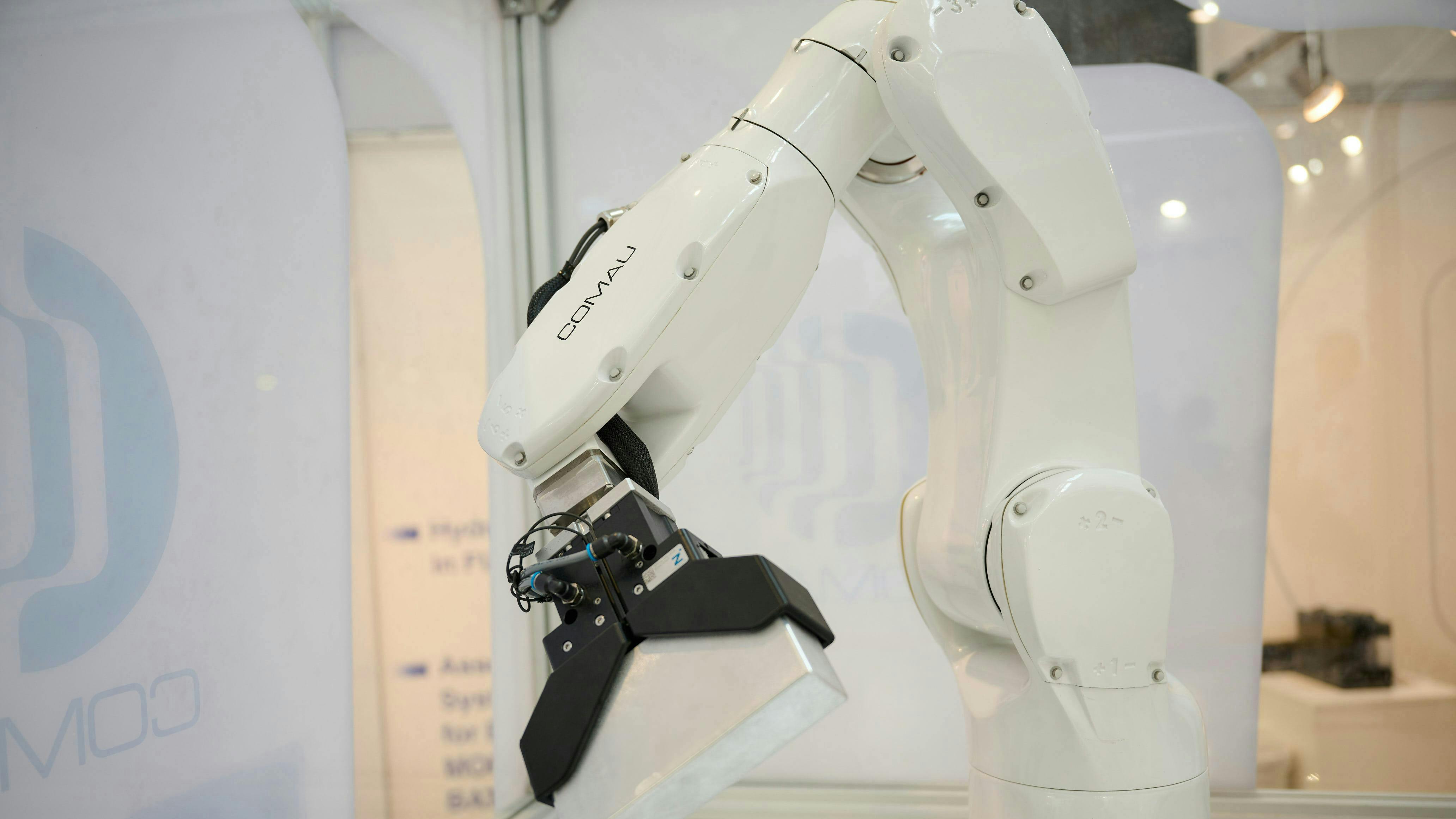 A robot like Comau&rsquo;s Racer-5SE can be used for low containment and cell assembly settings.