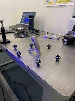 Image depicts the close-loop manufacturing step that occurs before the scan of the setup. Image depicts the close-loop manufacturing step that occurs before the scan of the setup.