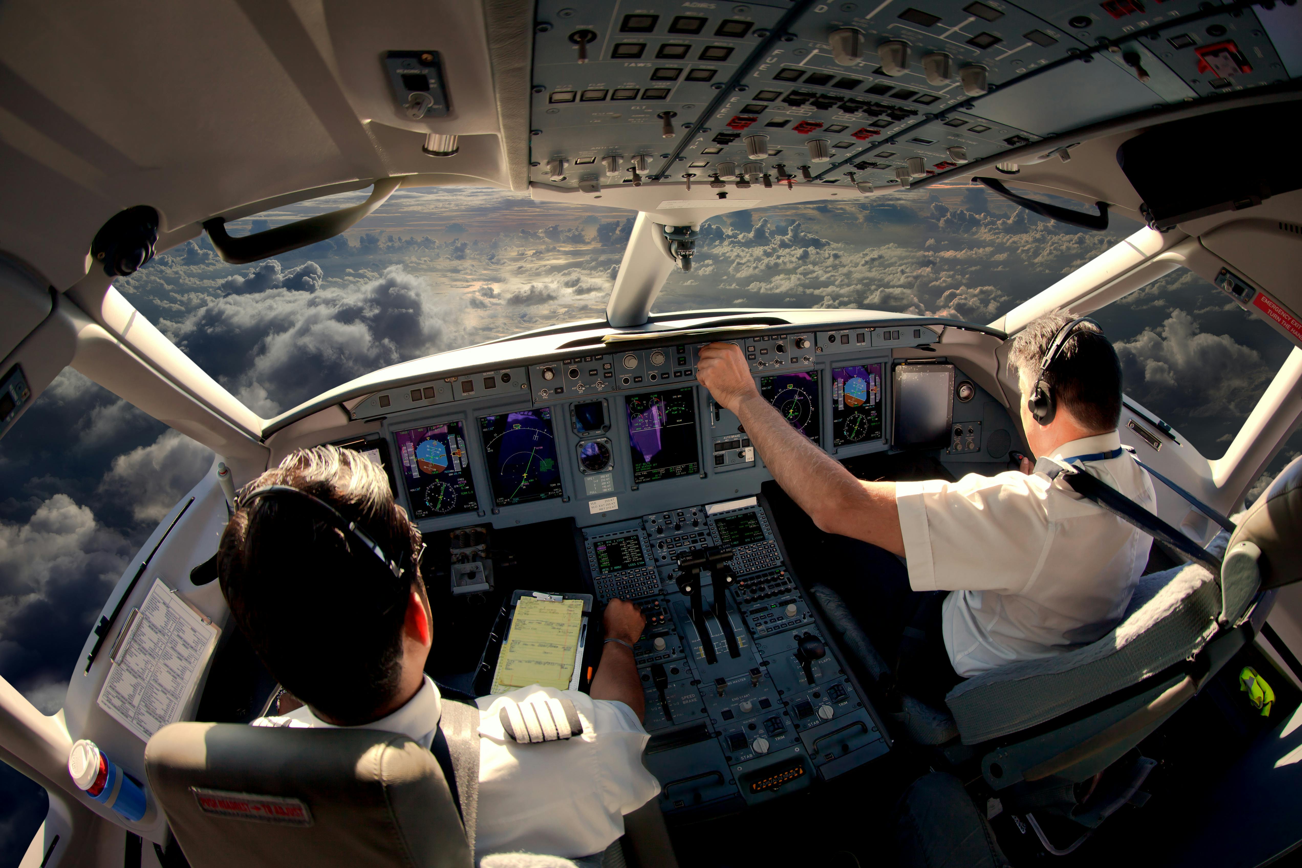 Airplane flight deck