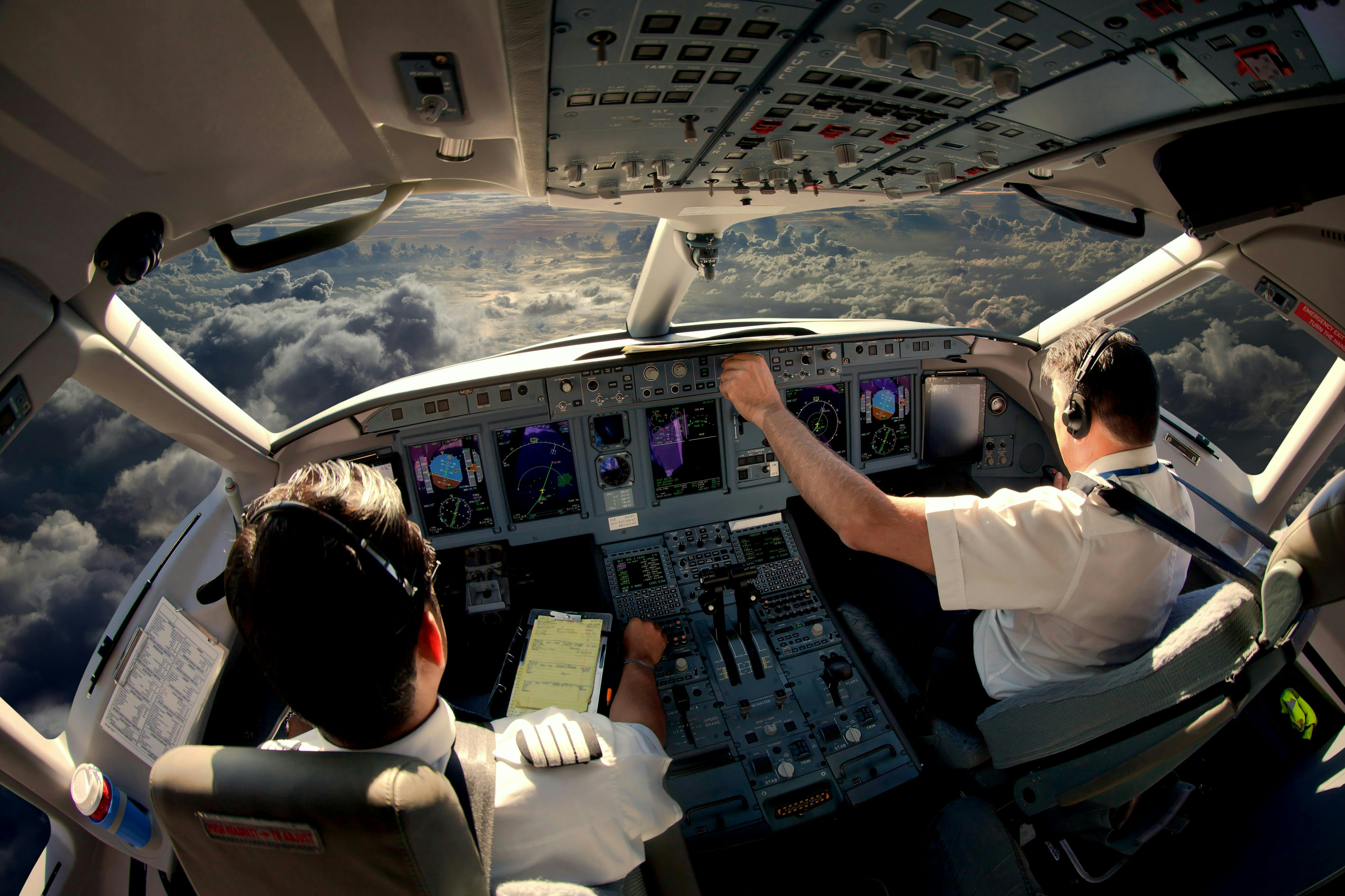 Airplane flight deck