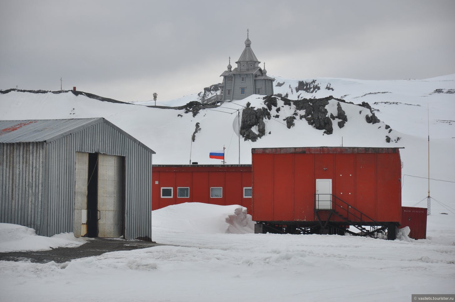 The station team at Bellinghausen Station in Antarctica must meticulously plan to bring sufficient tools and repair materials each year, anticipating possible points of failure well in advance to ensure uninterrupted operations.