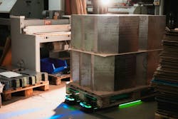 The Filics Unit has a flat and compact design, allowing it to pick up pallets directly from the floor and without any transfer stations. This is especially useful in narrow corridors. The Filics Unit has a flat and compact design, allowing it to pick up pallets directly from the floor and without any transfer stations. This is especially useful in narrow corridors.