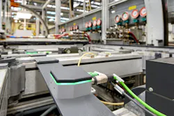 Figure 4: A NearFi coupler for contactless communication is located at each processing station and on each workpiece carrier. Figure 4: A NearFi coupler for contactless communication is located at each processing station and on each workpiece carrier.