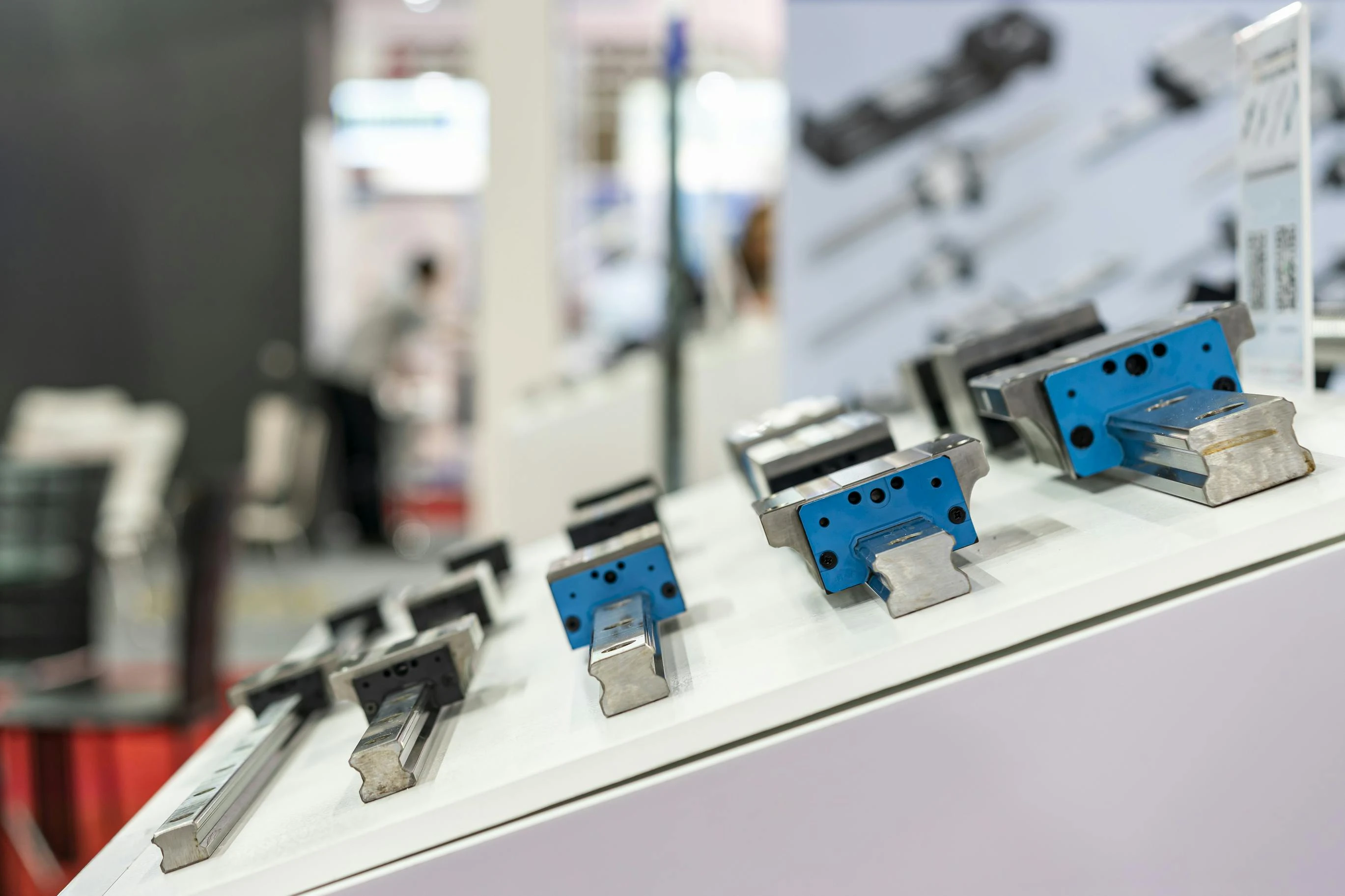 Linear ball bearings