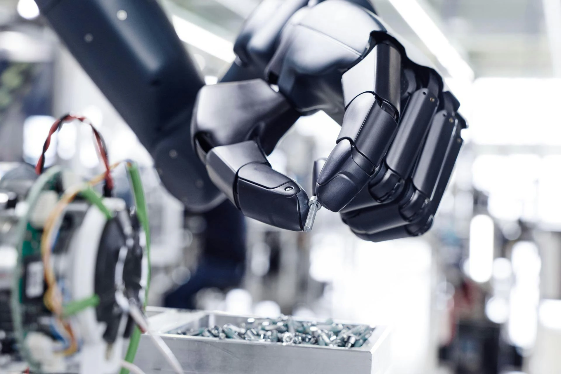 With 21 joints and 15 or 16 degrees of freedom, the 1.5 kg Agile Hand offers up to 10N of fingertip force, plus human-like dexterity and task adaptability, the company says.