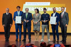 Georg FW Schaeffler (third from left), family shareholder and Chairman of the Supervisory Board of Schaeffler AG, and Klaus Rosenfeld (second from left), Chairman of the Executive Board of Schaeffler AG, receive the Hermes Award from Prof. Dr.-Ing. Holger Hanselka (left), President of the Fraunhofer Society, Dorothee Bär (center), Federal Minister for Research, Technology and Space, and Dr. Jochen Köckler (right), Chairman of the Board of Deutsche Messe AG. The Swiss startup BTRY was awarded the Hermes Startup Award. Georg FW Schaeffler (third from left), family shareholder and Chairman of the Supervisory Board of Schaeffler AG, and Klaus Rosenfeld (second from left), Chairman of the Executive Board of Schaeffler AG, receive the Hermes Award from Prof. Dr.-Ing. Holger Hanselka (left), President of the Fraunhofer Society, Dorothee Bär (center), Federal Minister for Research, Technology and Space, and Dr. Jochen Köckler (right), Chairman of the Board of Deutsche Messe AG. The Swiss startup BTRY was awarded the Hermes Startup Award.